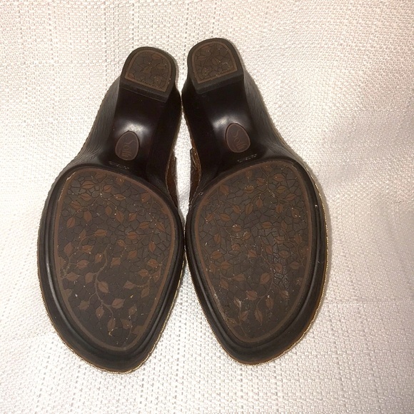 Sofft Dory Embossed Brown Leather Platform Mules with Heel 7 1/2 Wide - Picture 10 of 11